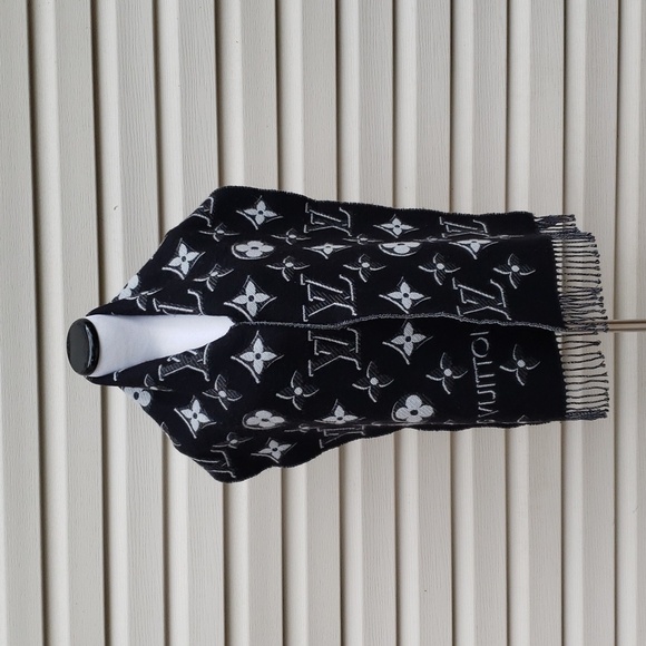 LOUIS VUITTON ESSENTIAL SHINE LV LOGO WOOL FRINGE SCARF - Picture 4 of 11
